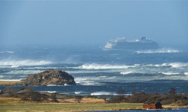 Storm, engine failure cause chaos on Norway cruise +Video