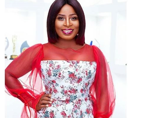 Gloria Sarfo goes ballistic after fan compares her fashion sense to Sandra Ankobia, Akosua Vee