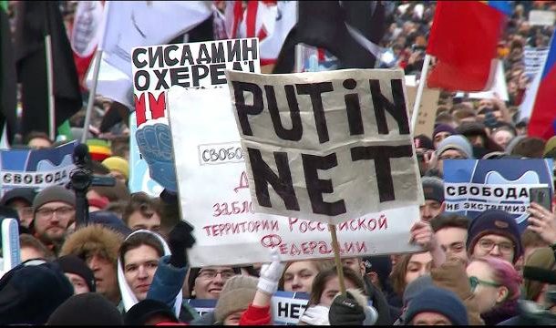 Russia's internet control bill triggers protests