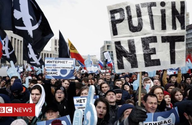Mass protests against Russia internet bill