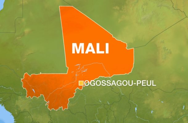 'Scores killed' after attack in central Mali village