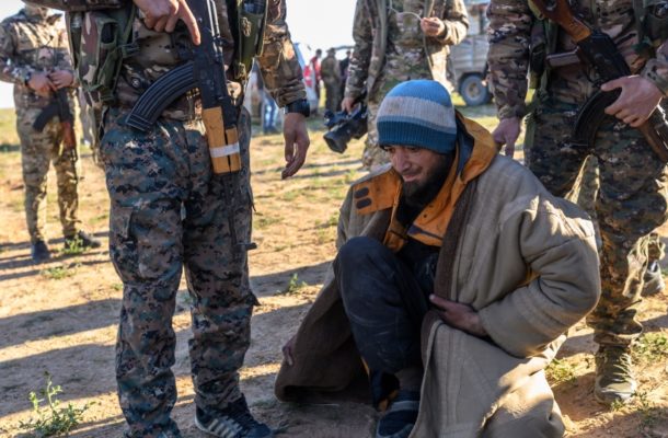 Hundreds in Syria's Baghouz 'surrender' amid slowdown in fighting