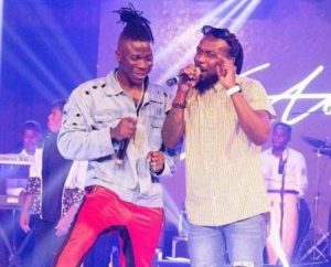 VIDEO: Stonebwoy, Samini in freestyle ‘battle’ at Independence Concert