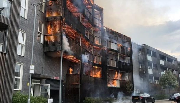 Blaze destroys 20 flats in east London