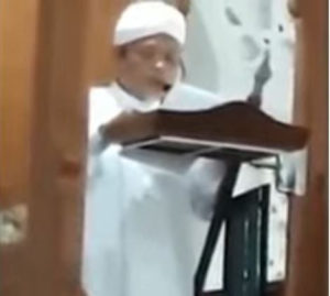 VIDEO: Imaam dies on the pulpit while delivering sermon