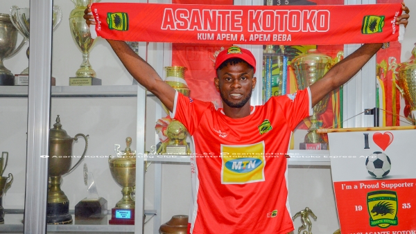 Kelvin Andoh joins Asante Kotoko on three-year deal