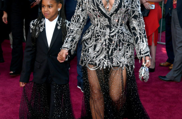 PHOTOS: Beyonce & Blue Ivy are twinning in matching outfits at “The Lion King” World Premiere
