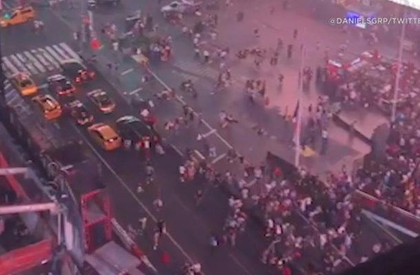 Many injured after engines of motorcycles are mistaken for gunshots at Times Square
