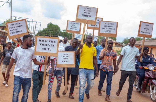 PHOTOS: Residents of Bawku protest against President on his tour in the town
