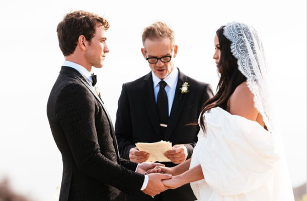 PHOTO: Singer Cassie and beau Alex Fine are officially married