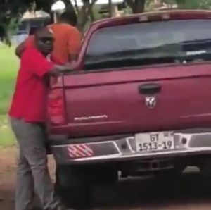 VIDEO: Kofi Manu,Kwasi Nyantakyi chased out of Dormaa by angry youth