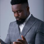 Sarkodie goes on his knees to thank his fans