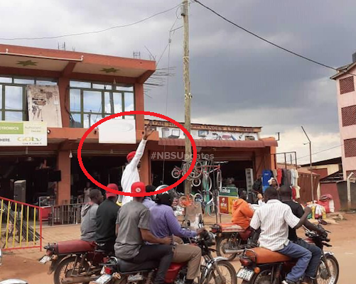 VIDEO: Ugandan singer and presidential aspirant Bobi Wine escapes police arrest on bike