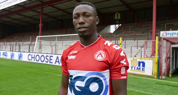 Eric Ocansey plays as left back in Kortrijk's friendly game against Charleroi
