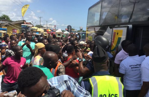 PHOTOS & VIDEO: Black Stars mobbed at Winneba on their way to Cape Coast