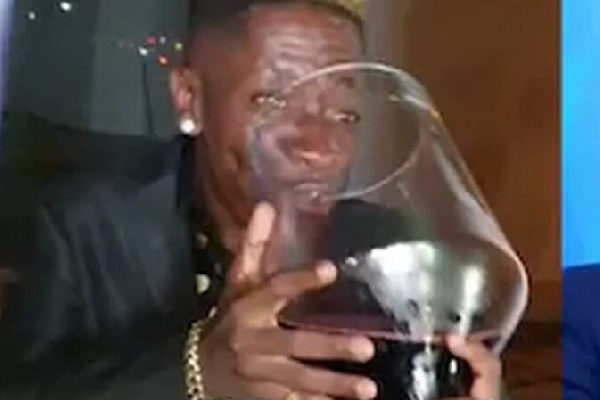VIDEO: Shatta Wale causes stir for drinking from huge wine glass