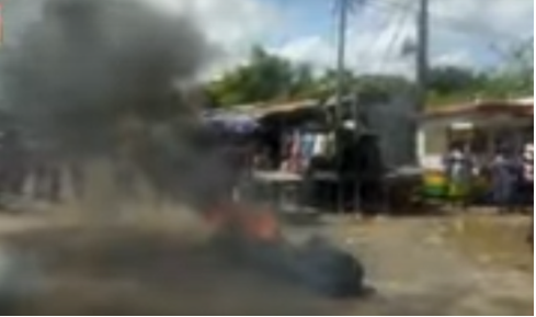 VIDEO: Policeman injured over ‘no road, no vote’ demo at Agona Swedru