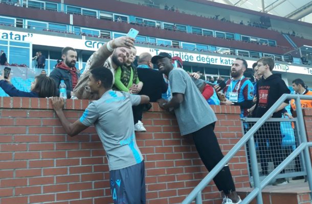 Exclusive: Ghanaian striker Caleb Ekuban makes Turkey return, takes photos with fans