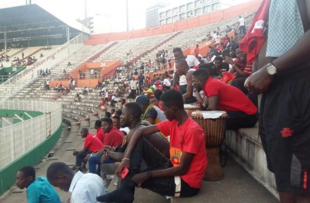 VIDEO : Angry Kotoko fans attack team bus in Abidjan after Confederations Cup elimination