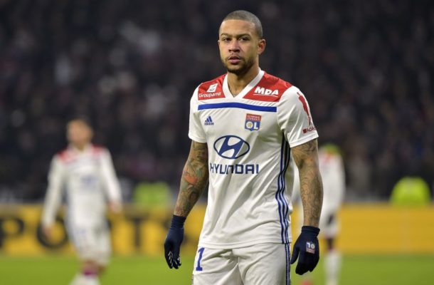 Memphis Depay intensifies transfer rumours: "I never rule it out"