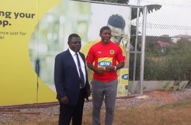 Asante Kotoko unveil new coach Maxwell Konadu