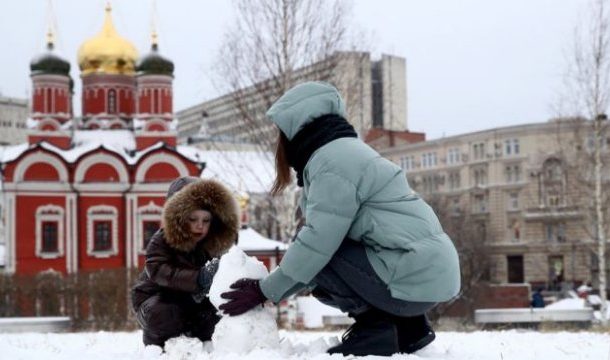 Russia's Putin seeks to stimulate birth rate