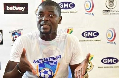 Medeama SC trainer Boadu collapse at Akoon Park