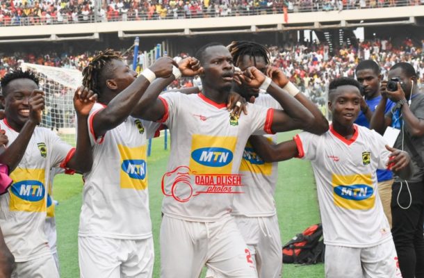 VIDEO: Dr. Kyei gives each Kotoko player GHC2000 for beating Hearts of Oak