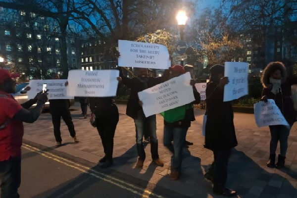 Ghanaians in London welcome Akufo-Addo with a protest