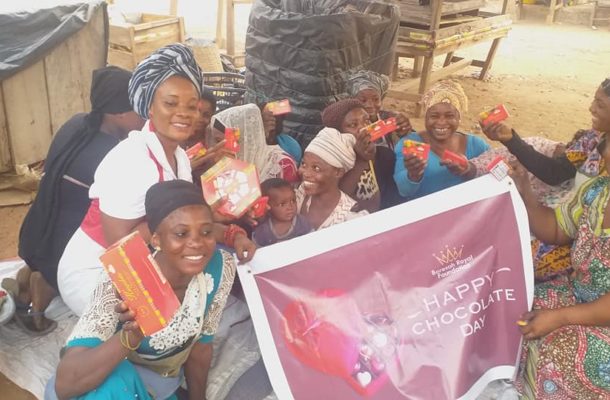Boresah Foundation donates over 500 chocolates to market women, ‘kayayei’, others