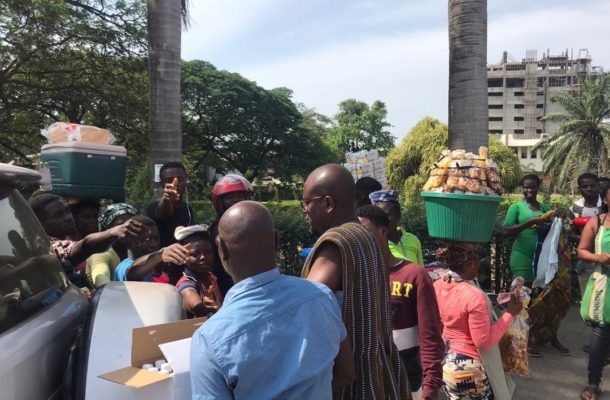 Black Stars coach C.K Akonnor shares hand sanitizers to hawkers on the streets of Accra