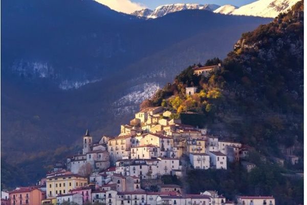 Coronavirus: Italy's schools will not reopen until September