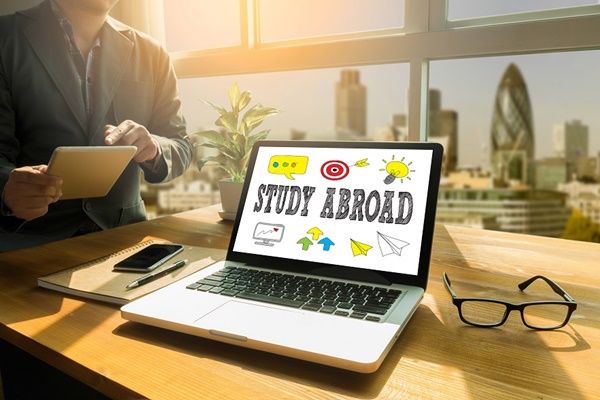 Essay Tips for students studying abroad