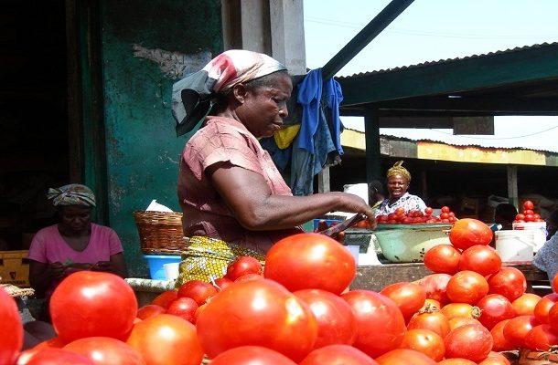 Coronavirus compels Ghanaian market women to reduce prices