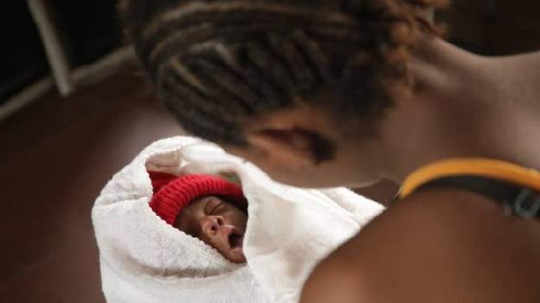 Woman accuses hospital of stealing her baby in Lagos