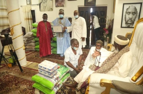Eid ul-Fitr: Togbe Afede donates to Chief Imam