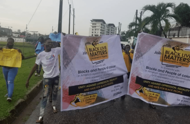 George Floyd: Nigerian protesters defy heavy Lagos rain, march in solidarity with blacks
