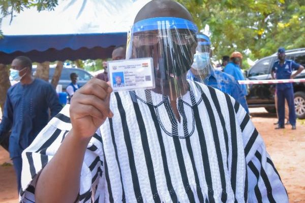 PHOTOS: Dr. Bawumia gets new voter ID card