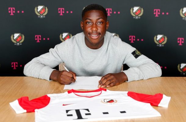 Immanuel Bonsu signs professional deal with Dutch side FC Utrecht