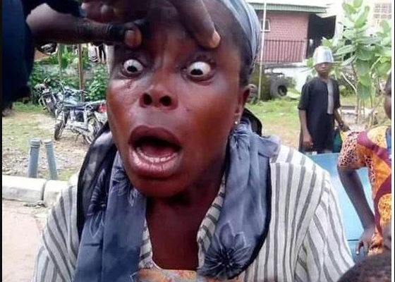 Fake blind woman exposed and nabbed in Nigeria