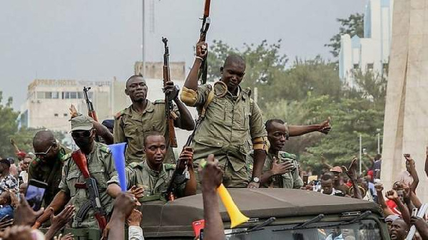 Mali coup leaders 'want power for three years'