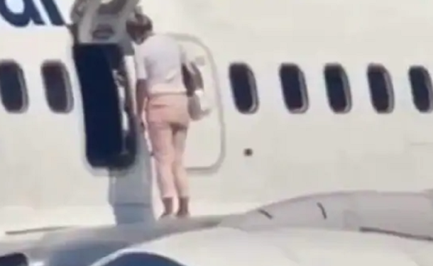 Video: Woman Walks on Wing of Parked Plane in Kiev After Complaining of Being Hot