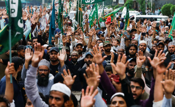 Thousands of Protesters March in Pakistan Over Charlie Hebdo Rerun of Mohammad Cartoons - Videos