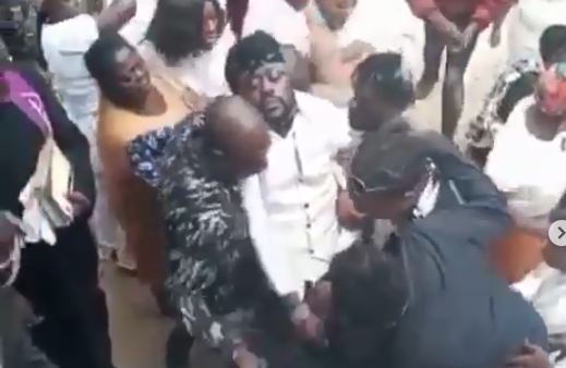 VIDEO: Beenie Man faints at mother’s funeral