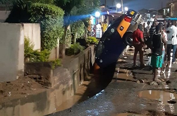 Gutter ‘swallows’ Taxi in Accra rains