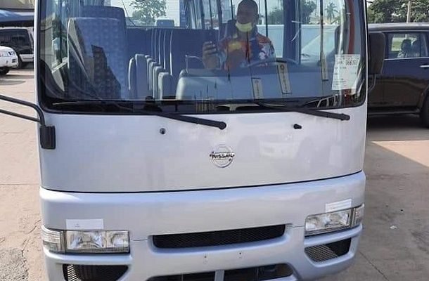 Ken Ofori-Atta donates bus to Asesewa SHS