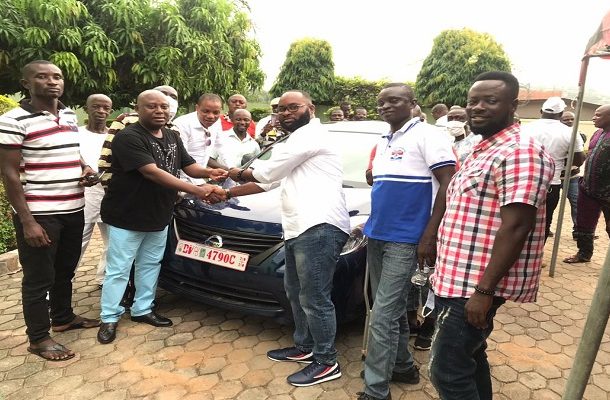 NPP youth organizer donates car to Nsawam-Adoagyiri constituency