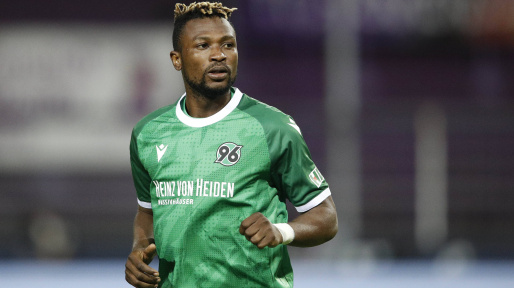 Patrick Twumasi climbs off the bench to score in Hannover's big win