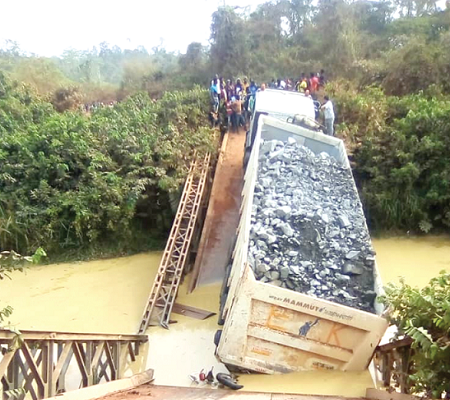 Bridge over River Mamieso collapses