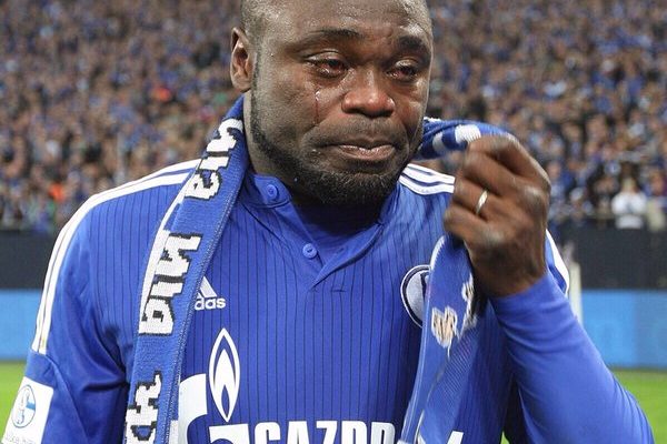 Gerald Asamoah reacts to Schalke fans attack on players after relegation